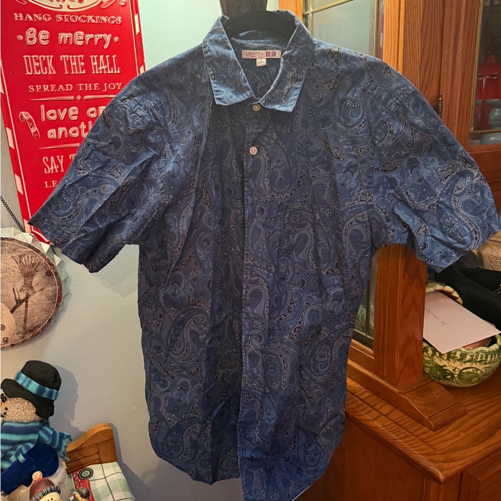 Uniqlo Blue Paisley Casual Button Down Shirt